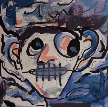 Ein abstraktes Porträt eines Gesichts mit großen Augen und einem maskierten Mund. Die Farben sind überwiegend Blau und Schwarz, mit roten und weißen Akzenten. Der Hintergrund ist chaotisch und verschwommen, was die zentrale Figur hervorhebt.